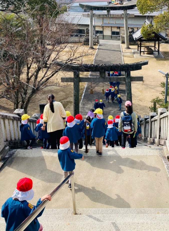 西江原幼稚園の園児が甲山登山