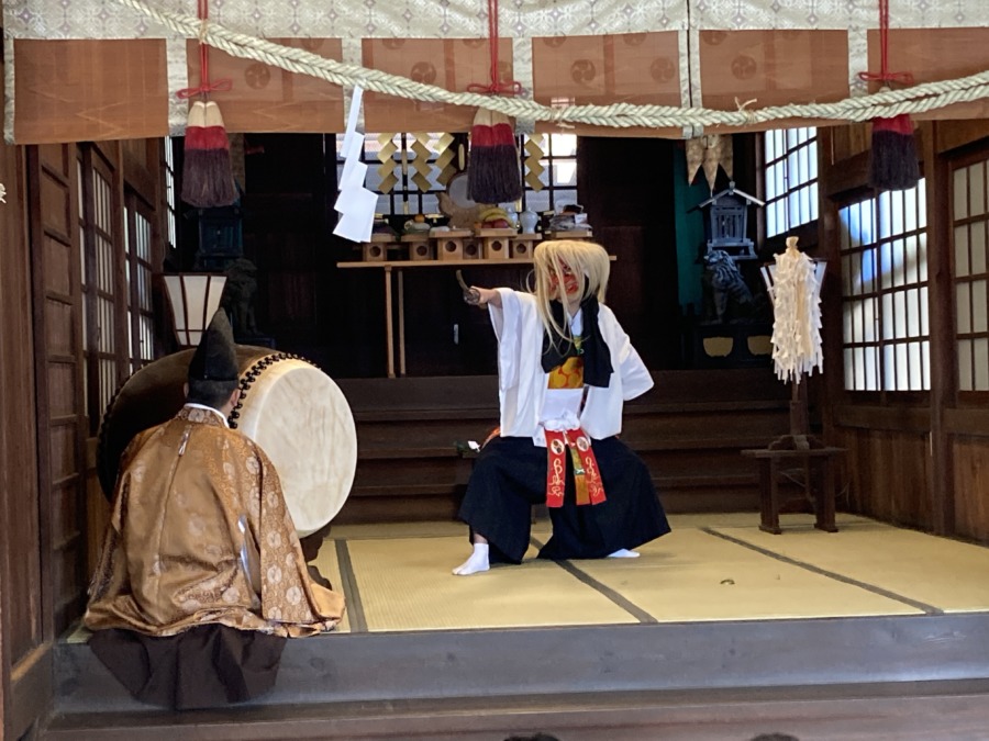 西江原甲山八幡神社で神楽と巫女舞を奉納❗️