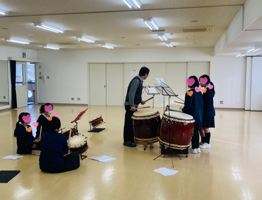 西江原小学校音楽クラブ　太鼓の体験